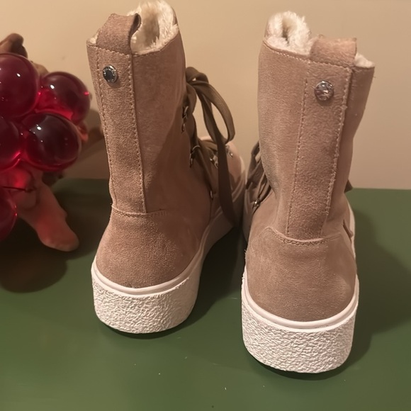 J/Slides NWOT tan suede with faux fur inside - Picture 4 of 6